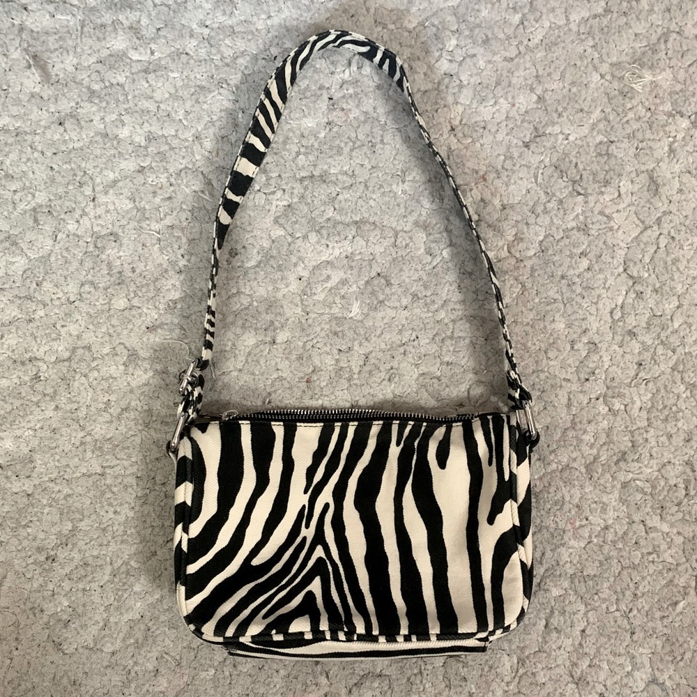 Cute zebra print summer bag!!